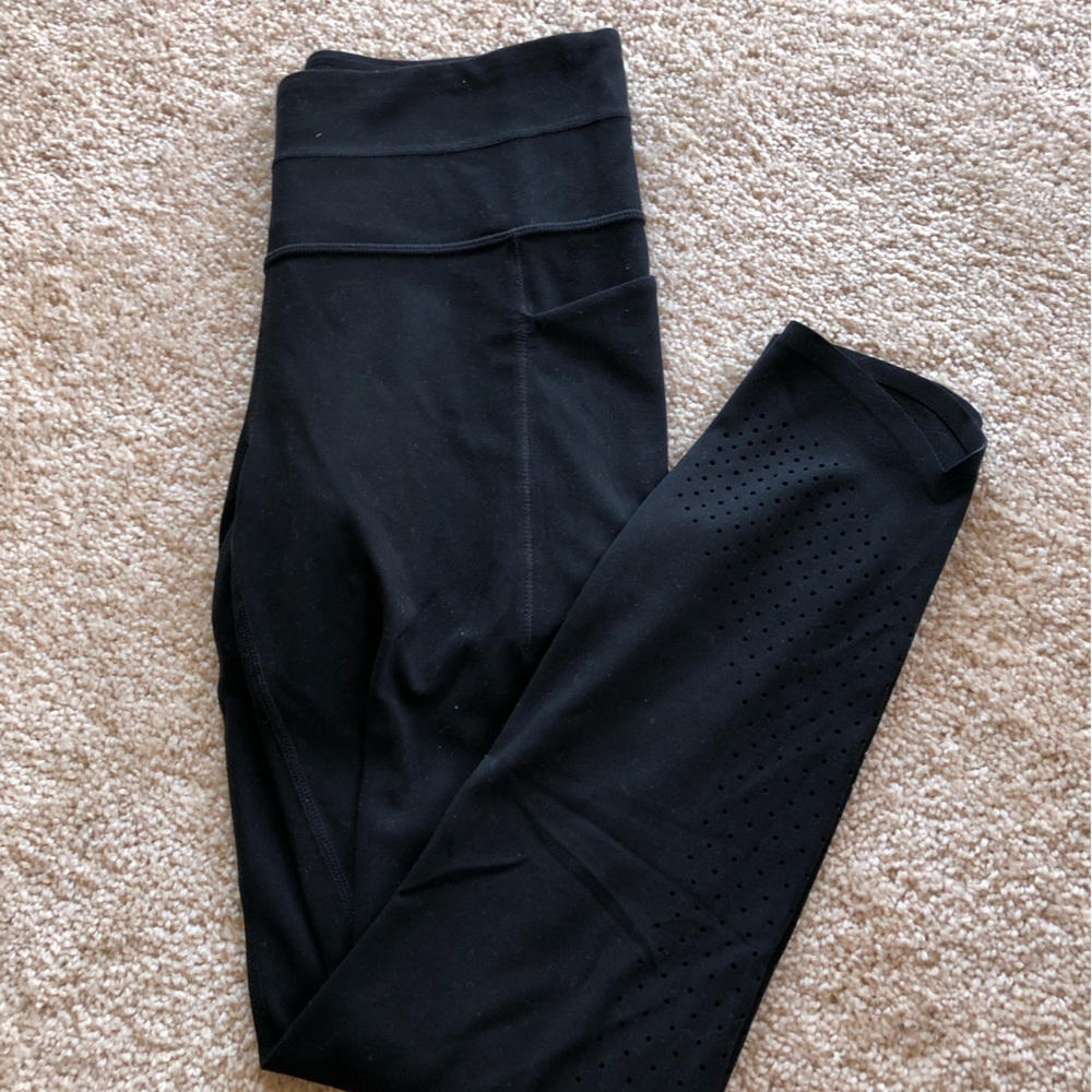 Athleta black tight with side leg detail